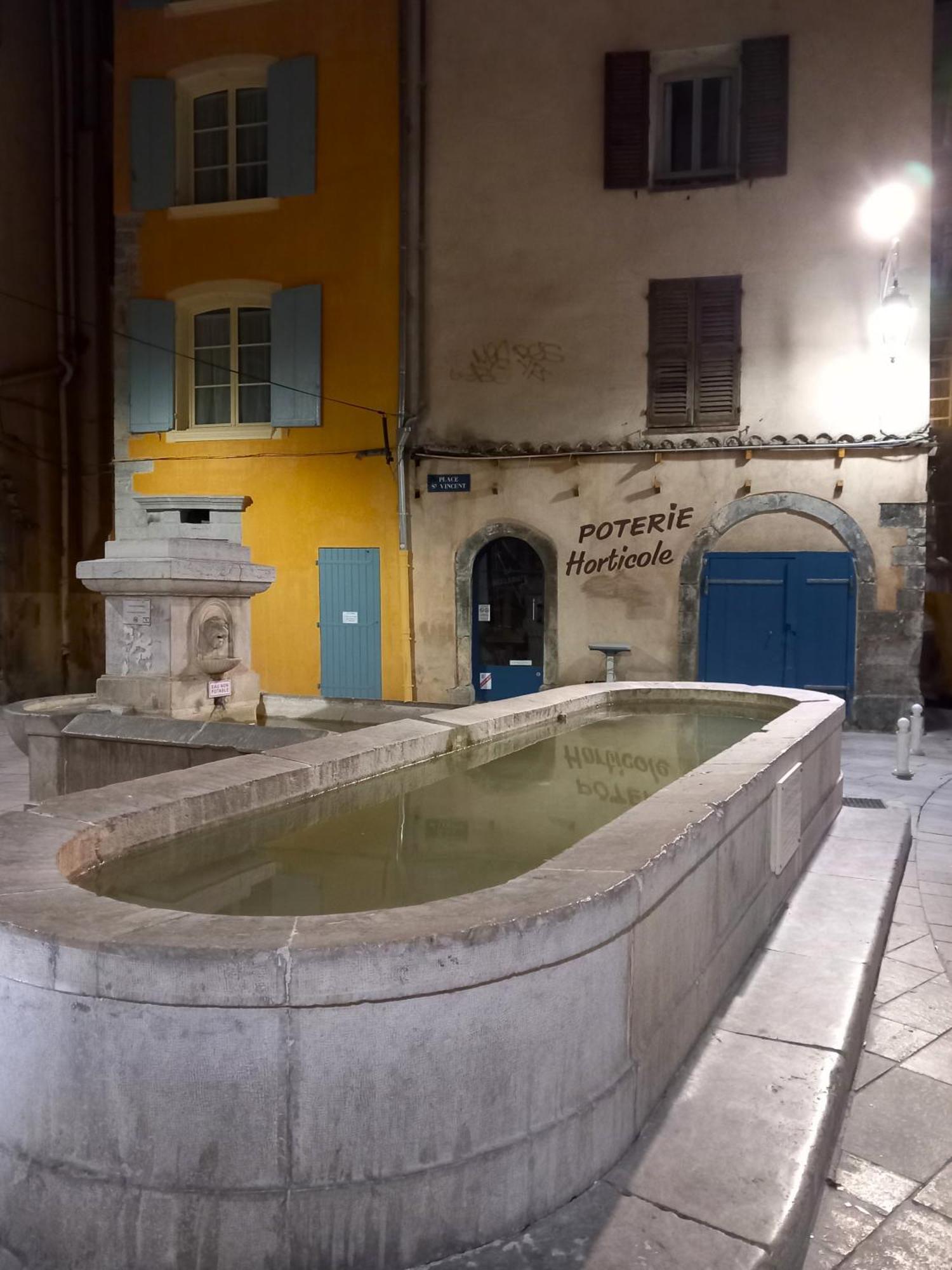 #3 Studio # Place Charmante Toulon Luaran gambar